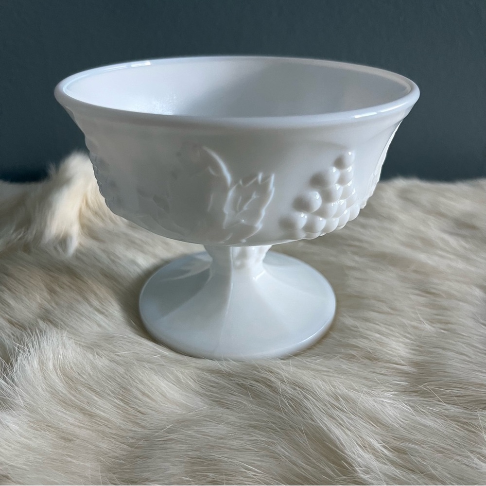 Indiana Glass Harvest Grape Vintage Milk Glass Dessert Bowl